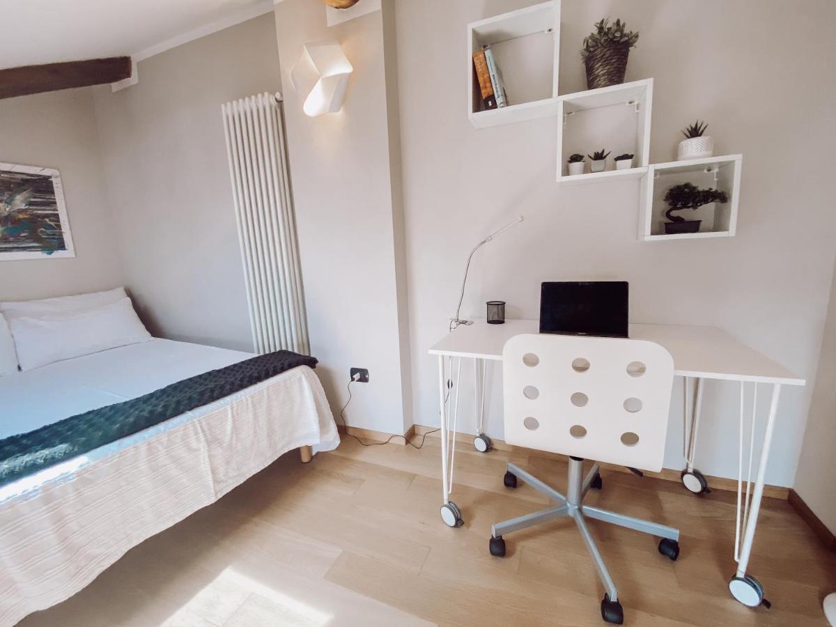 Historic Center Charming Apartment Free Wi-Fi Savigliano Eksteriør billede